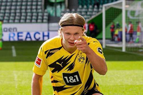 Haaland hóa 'ma tốc độ' trước khi sút tung lưới đối phương