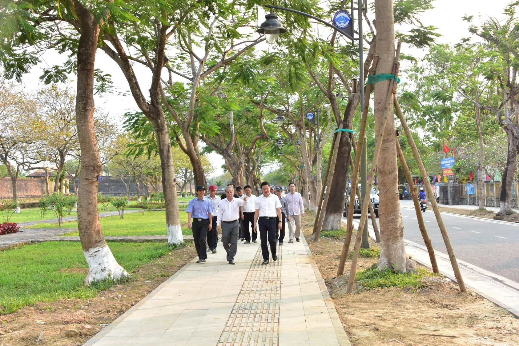 Chủ tịch UBND tỉnh Thừa Thiên Huế Phan Ngọc Thọ kiểm tra tiến độ chỉnh trang các tuyến đường quanh Đại Nội.