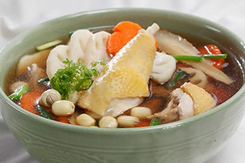 Bí quyết nấu canh gà hạt sen bổ dưỡng cho cả gia đình