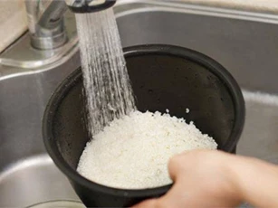 Nấu cơm hạt trắng, dẻo thơm chỉ nhờ mẹo nhỏ này