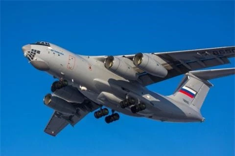 Il-76 Ngathem vu khidanh chan ten lua tan cong