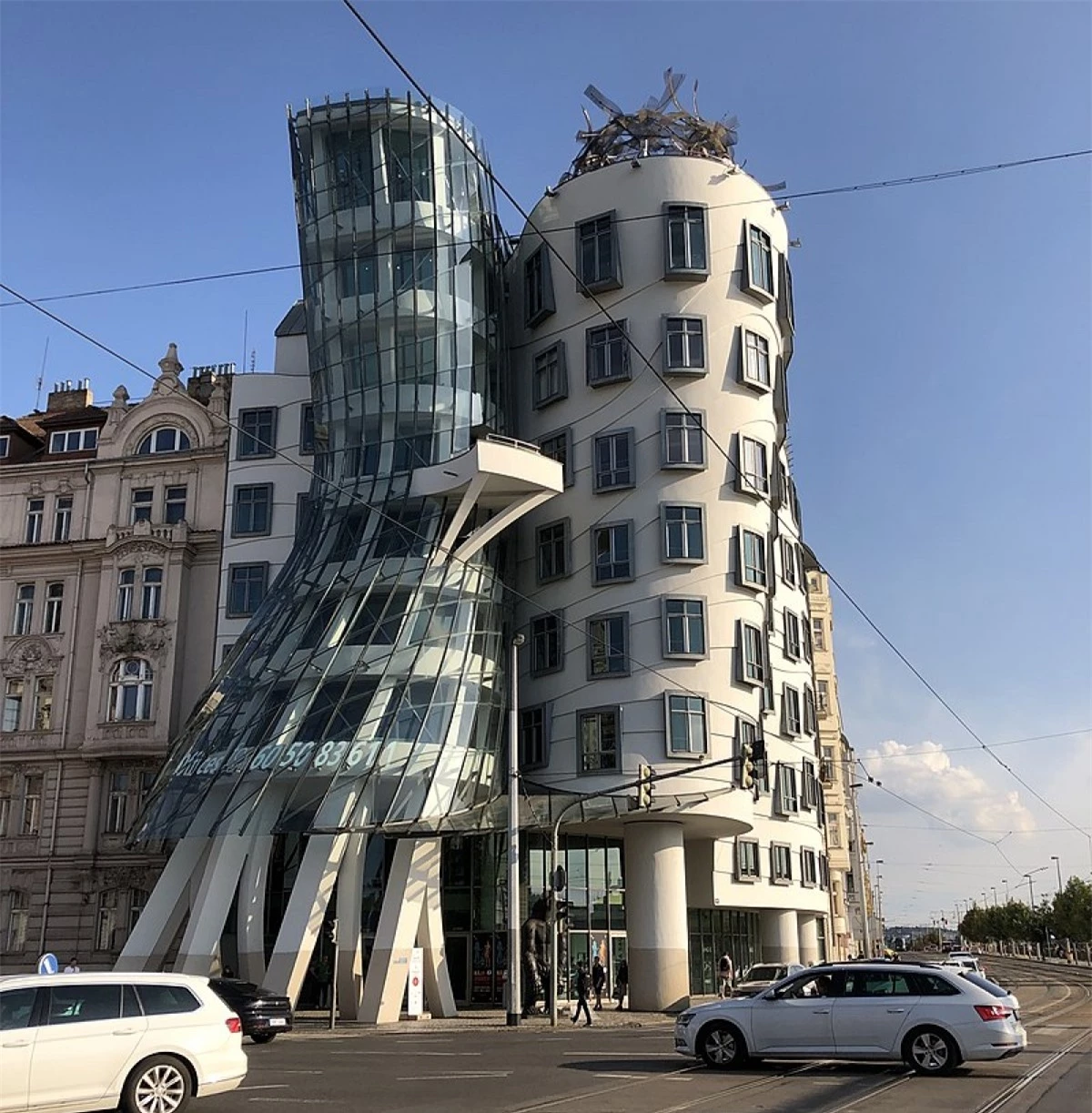 Tòa nhà ở Prague, Cộng hòa Séc, được gọi là Dancing House.