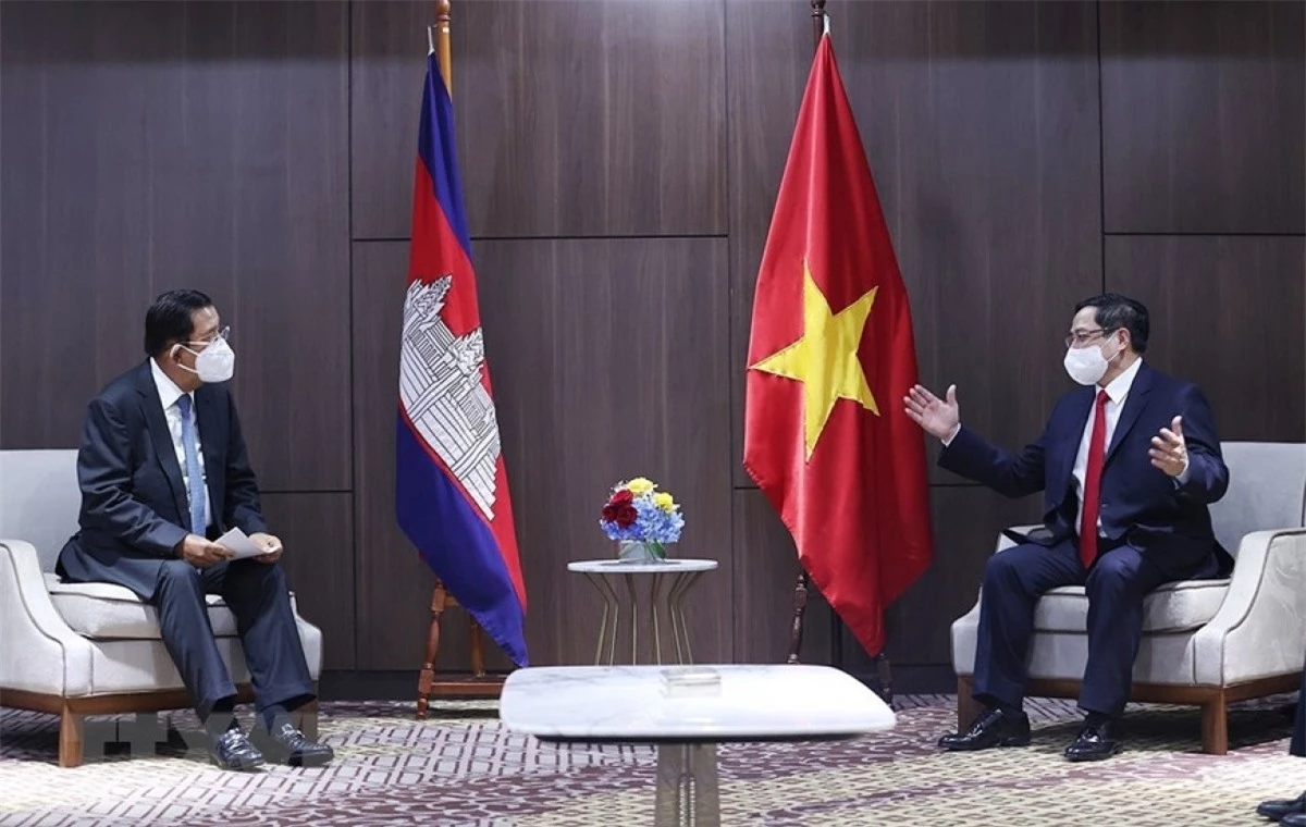 Thủ tướng Phạm Minh Chính và Thủ tướng Campuchia - Hun Sen.
