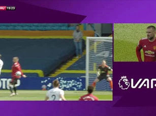 VAR giúp MU thoát phạt đền ở trận gặp Leeds