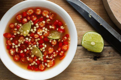 Nước mắm nhà nào cũng có nhưng không phải ai cũng ăn được: 4 lưu ý khi dùng nước mắm, nhớ nắm