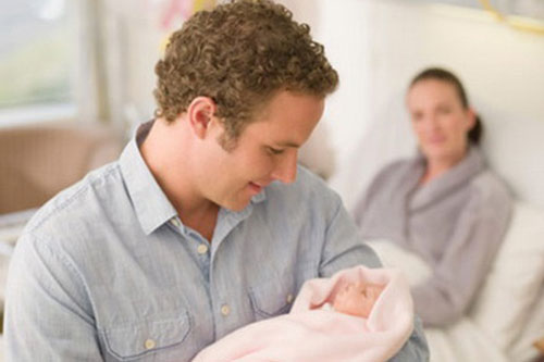 Chồng 'vui như tết' mỗi lần sang làng bên thăm bạn và sự thật khiến vợ chết lặng