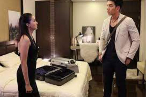 Chồng cay cú nói với bạn: "Có tiền tao đuổi nó đi ngay", tối về đến nhà anh ta suýt ngất với màn chào đón của cô vợ "cứng"