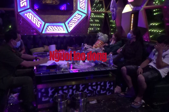 Gần 100 thanh niên sử dụng ma túy trong quán karaoke