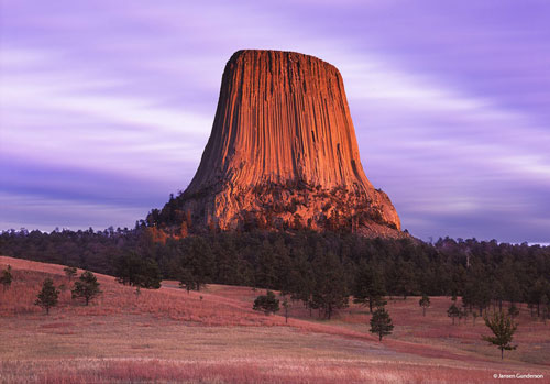Tại sao Tháp Quỷ thu hút khách du lịch thích mạo hiểm?