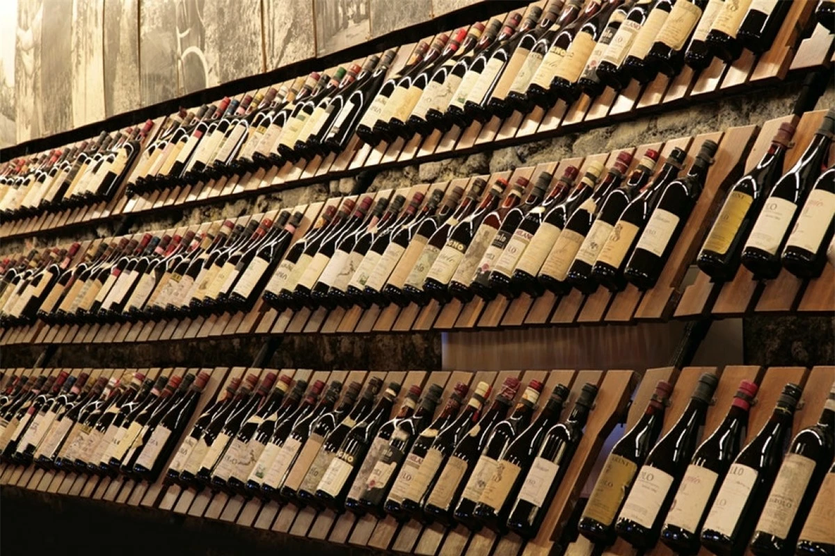 Năm 2021, Barolo được chọn là "thành phố rượu vang" của Italy. Thuộc tỉnh Cuneo, vùng Piedmont, dân số ở đây chỉ khoảng 700 người nhưng là nơi sản xuất ra các loại rượu vang nổi tiếng. Thành phố tọa lạc trên những ngọn đồi Langhe - Di sản thế giới được UNESCO công nhận năm 2014 vì phong cảnh tuyệt đẹp và truyền thống sản xuất rượu lâu đời.