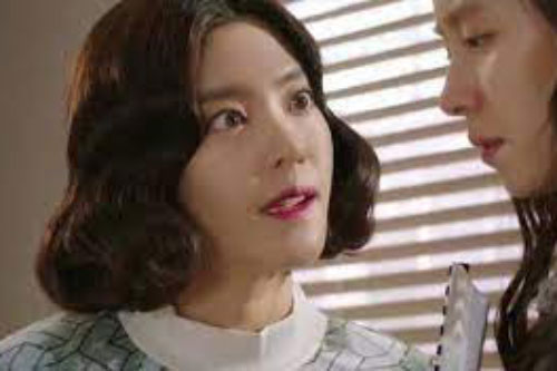 Vừa xây nhà xong chị chồng sang ở lì không chịu đi, em dâu khóc nghẹn khi nghe lỏm hàng xóm