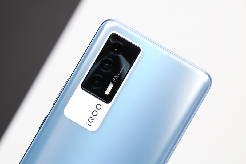 Smartphone chip S870, RAM 12 GB, màn hình 120Hz, sạc 66W, giá hơn 11 triệu đồng