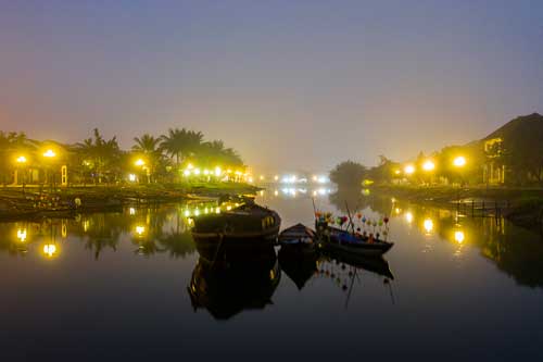 Chiêm ngưỡng vẻ đẹp trầm lắng, huyền ảo của phố cổ Hội An