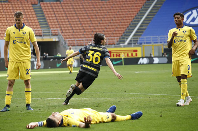 Inter băng về đích, Juventus có Ronaldo vẫn không thắng