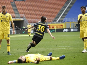 Inter băng về đích, Juventus có Ronaldo vẫn không thắng
