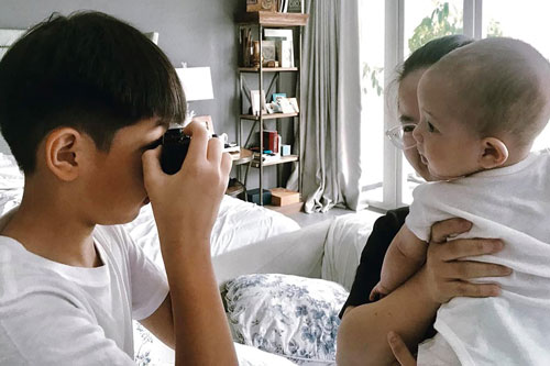 Chỉ một hành động nhỏ, bé Subeo đã chứng minh tình yêu vô bờ dành cho gia đình