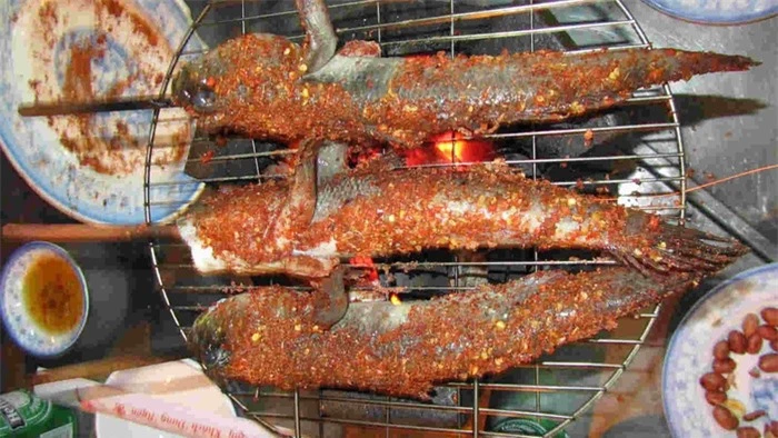 Ở Việt Nam có loại cá leo cây, mang đi nướng thành món đặc sản - Ảnh 4.