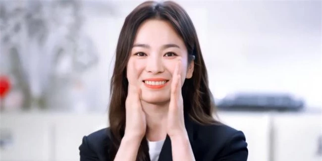 Sao Hàn 73 tuổi gây chấn động khi nhận giải Oscar 2021, Song Hye Kyo liền có động thái 