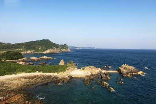 Khám phá vẻ đẹp kỳ vĩ của bãi đá Móng Rồng trên đảo Cô Tô