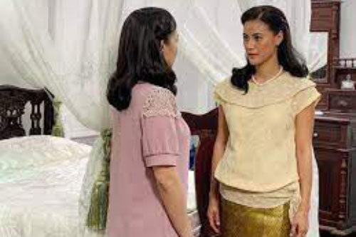 Ngày cưới được mẹ chồng trao 2 cây vàng khiến ai cũng ngưỡng mộ, đến đêm tân hôn chị dâu bỗng gõ cửa tiết lộ một điều khiến tôi “hóa đá”