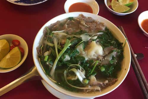 Thưởng thức phở Hà Nội ngon đúng điệu theo cách của người sành ăn