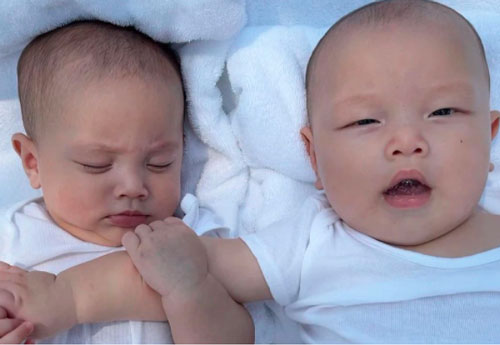 Hồ Ngọc Hà "dìm hàng" Lisa và Leon lúc đang làm "mặt quạu", tiết lộ cặp nhóc tỳ suốt ngày cào cấu nhau