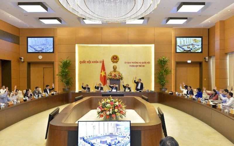 100% đại biểu biểu quyết thông qua Nghị quyết quyết điều chỉnh địa giới để mở rộng thành phố Huế  và sắp xếp, thành lập các phường thuộc thành phố Huế, tỉnh Thừa Thiên Huế