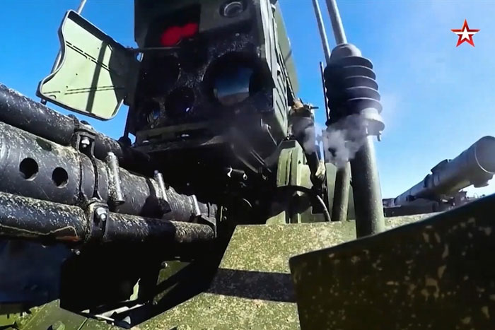 Khả năng tấn công của robot mang theo 3 loại tên lửa