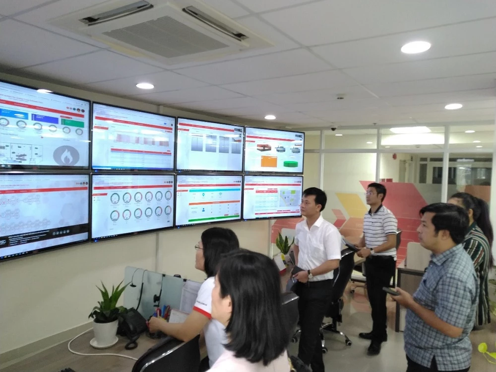 Đoàn công tác tỉnh Thừa Thiên Huế tham quan Trung tâm Công viên phần mềm Quang Trung tại TP.HCM.