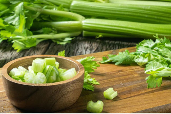 Chuyên gia dinh dưỡng chỉ ra cách giảm cân chuẩn bằng cần tây