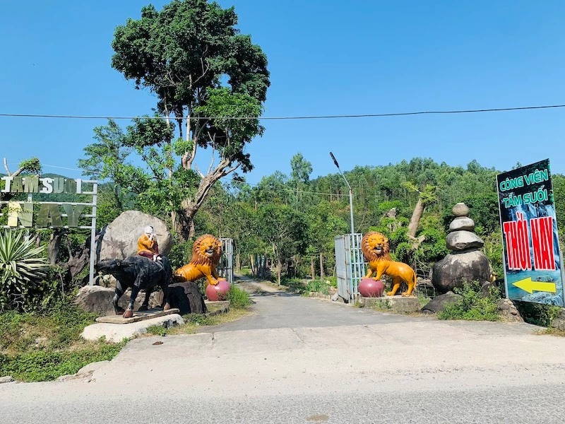 Các điểm du lịch hoạt động trái phép tại suối Lương