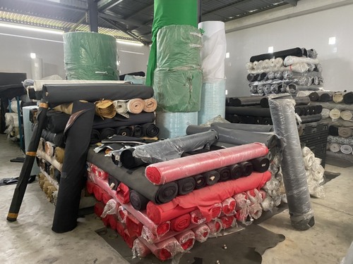 Thu giữ 30 tấn vải các loại không rõ nguồn gốc tại kho chứa hàng ở Long An