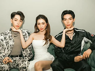 'Gia đình Hoa dâm bụt' hội ngộ, dân tình nhật xét cả ba như 'đúc cùng một khuôn'