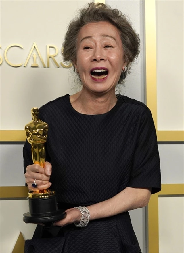 Bà ngoại quốc dân vừa thắng Oscar từng bị sỉ nhục vì ngoại hình và giọng nói, lời đáp trả khiến ai cũng phải ngả mũ - Ảnh 2.