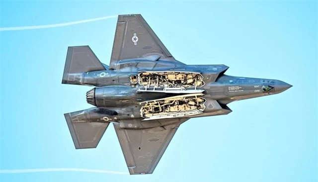 Chiến đấu cơ tàng hình F-35 có thể là một cấu phần của Bộ ba Hạt nhân Mỹ - 1