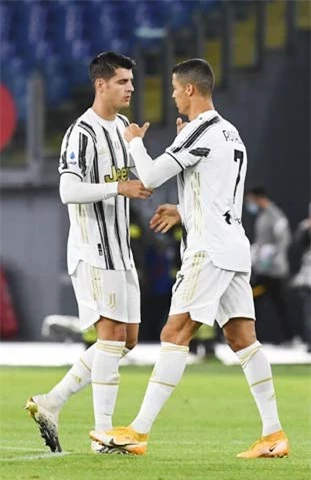 Cả Morata (trái) lẫn Ronaldo đều có thể rời Juve vào cuối mùa vì những lý do khác nhau