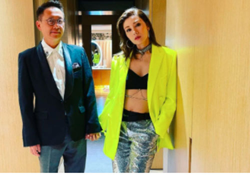 Hoa hậu đẹp nhất Hong Kong gây bão với màn hở bạo khoe body khó tin ở tuổi 50