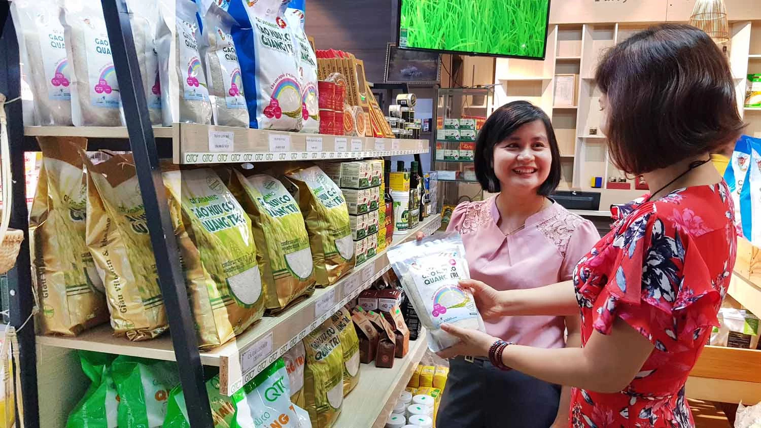 Gạo hữu cơ Quảng Trị đã lên kệ ở các siêu thị lớn trong và ngoài nước