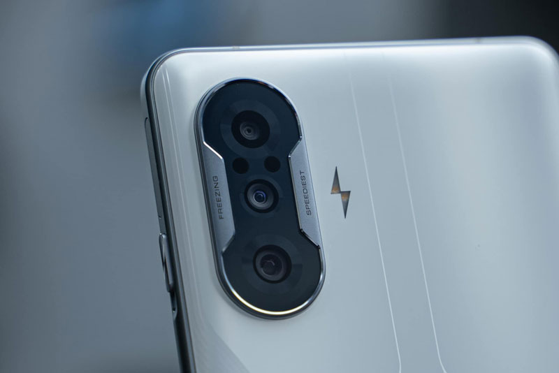 Smartphone gaming RAM 12 GB, màn hinh 120Hz, pin 5.000 mAh, sạc 67W, giá cực sốc