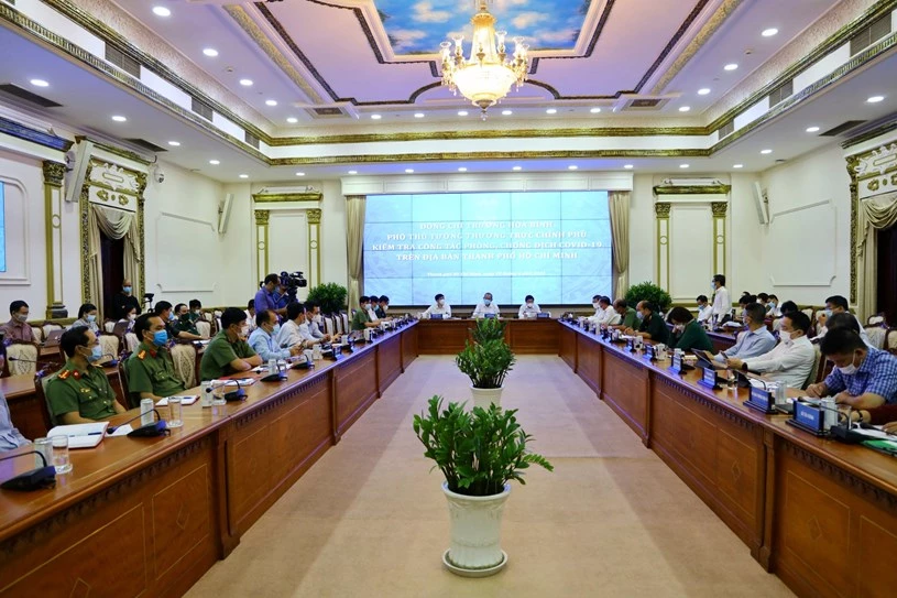 Phó Thủ tướng Thường trực Trương Hoà Bình chủ trì buổi làm việc tại TP.HCM.