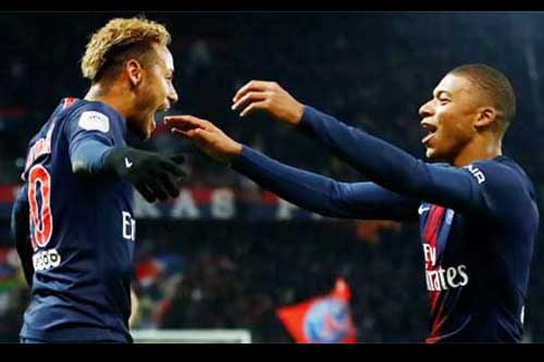 Hàng thủ Man City gặp khắc tinh