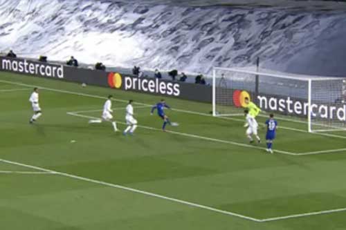 Werner dứt điểm từ gần 5m vẫn không thắng Courtois