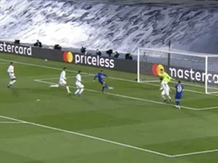 Werner dứt điểm từ gần 5m vẫn không thắng Courtois