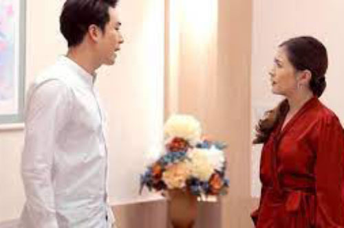 Gặp vợ cũ đi siêu thị thiếu tiền, chồng cười nhạt định rút ví trả thay nhưng nghe thu ngân nói 1 câu mà chân tay anh "rụng rời"