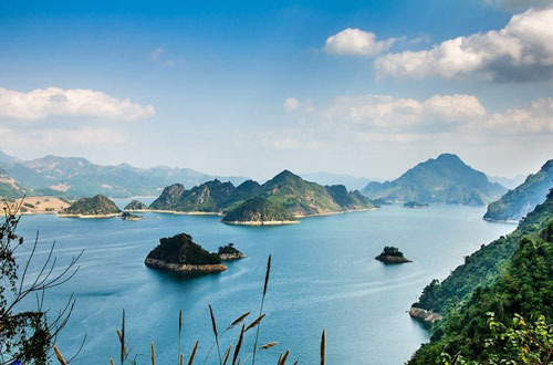 Thung Nai, Động Hoa Tiên là thắng cảnh thuộc tỉnh nào?