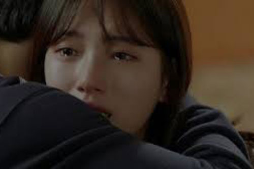 Thông báo bị thất nghiệp, vợ vui mừng ôm chầm lấy tôi rồi nói một câu khiến tôi cay xè mắt