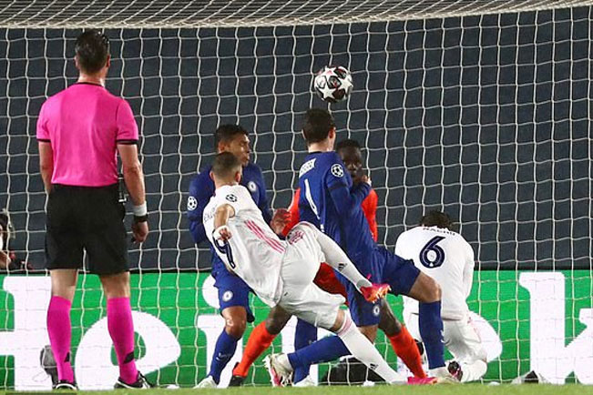 Benzema ghi bàn đẳng cấp, Real thoát thua trước Chelsea
