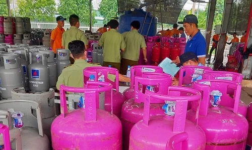 Toàn bộ số chai LPG nêu trên có dấu hiệu được chiết nạp LPG vào chai không thuộc sở hữu của thương nhân sở hữu trạm nạp