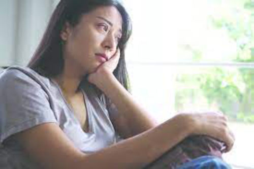 Vừa sinh xong được 2 tháng, hội bạn thân Đại học đến nhà thì thầm vào tai một điều khiến tôi hóa đá