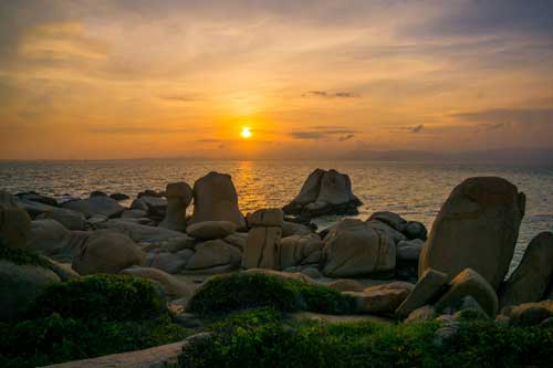 Khu vườn địa đàng đá trên đảo Hòn Cau (Cù Lao Câu)